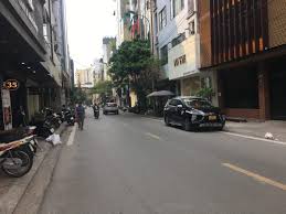Bán nhà mặt ngõ Văn Cao 105m2. MT 8m. Xây 5 tầng. Ô tô tránh giá 32,8tỷ - Ảnh 1
